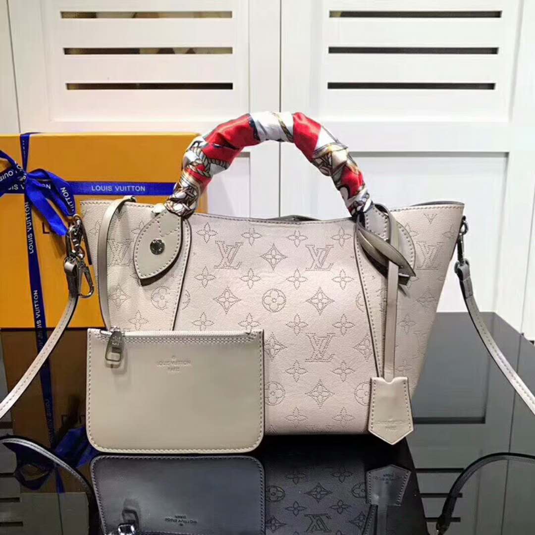 ルイヴィトンコピーバッグ LOUIS VUITTON 2024新作 ヒナ PM  M54353