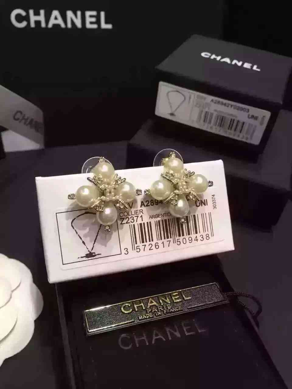 シャネルコピー ピアス CHANEL 2024秋冬新作 レディース 優雅なの品格が漂うおしゃれな ピアス chearrings160831-45