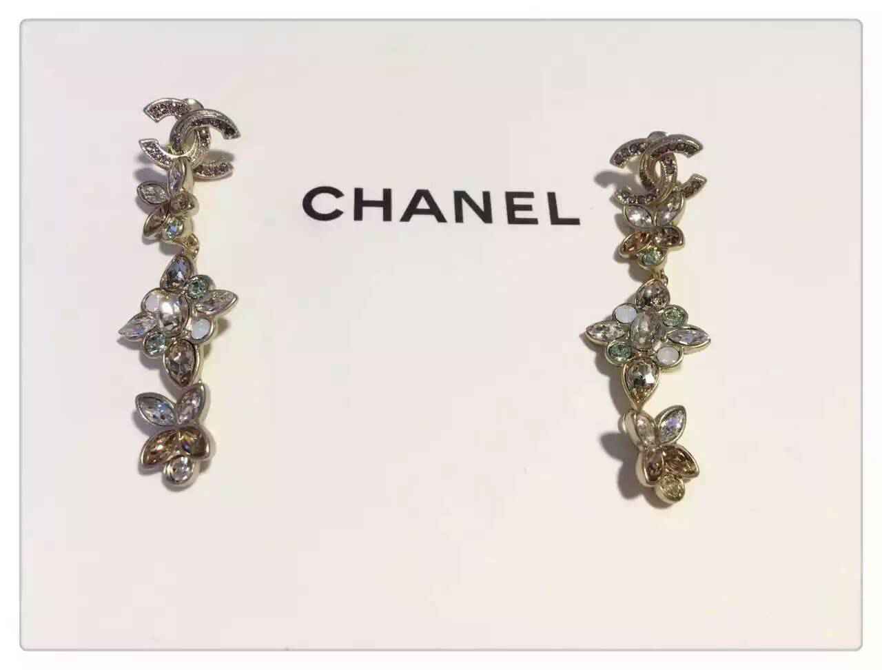 シャネルコピー ピアス CHANEL 2024秋冬新作 レディース 優雅なの品格が漂うおしゃれな ピアス chearrings160831-27