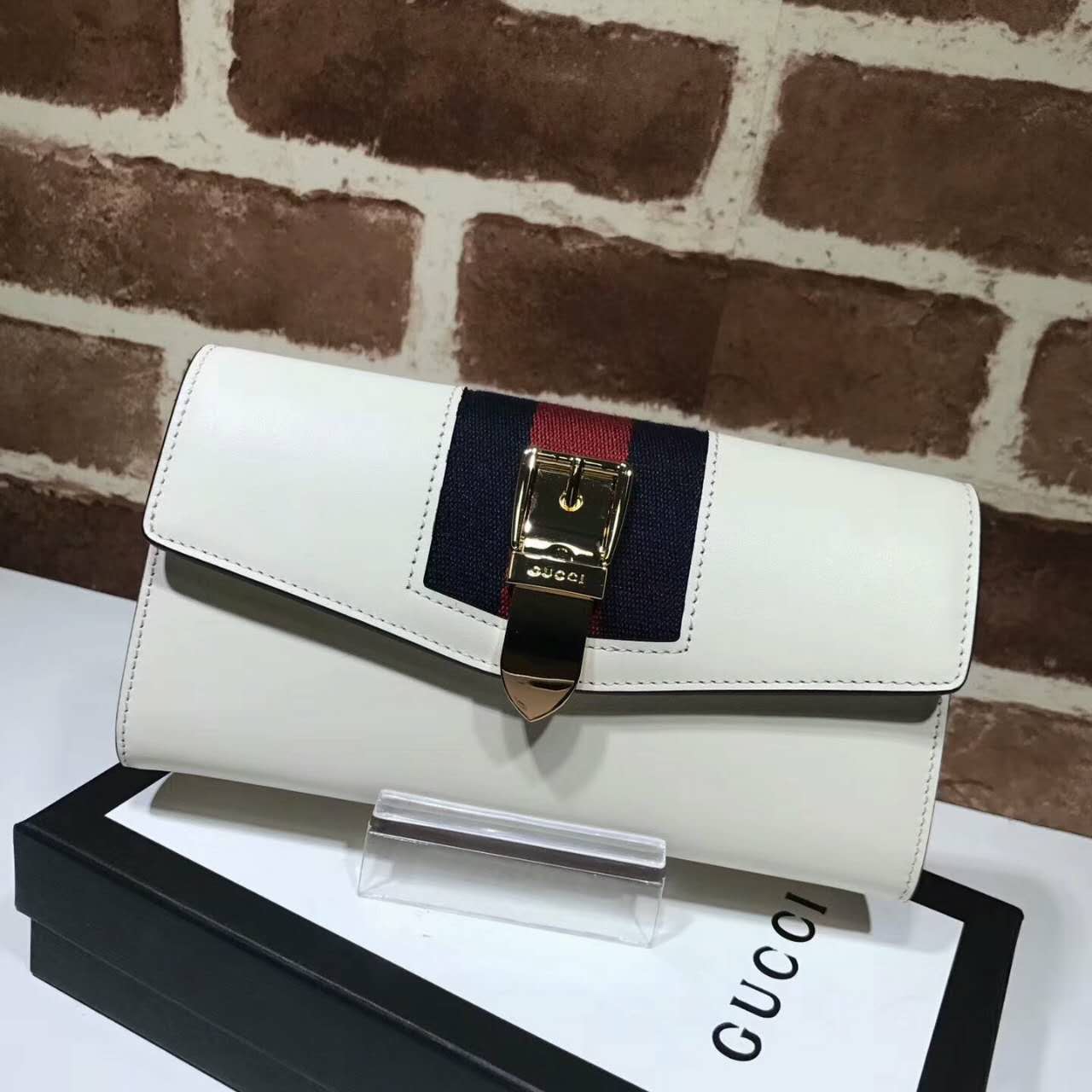 偽物グッチ 財布 2024新作GUCCI 二つ折り長財布 かぶせ式長財布 ゴールド金具 476084-2