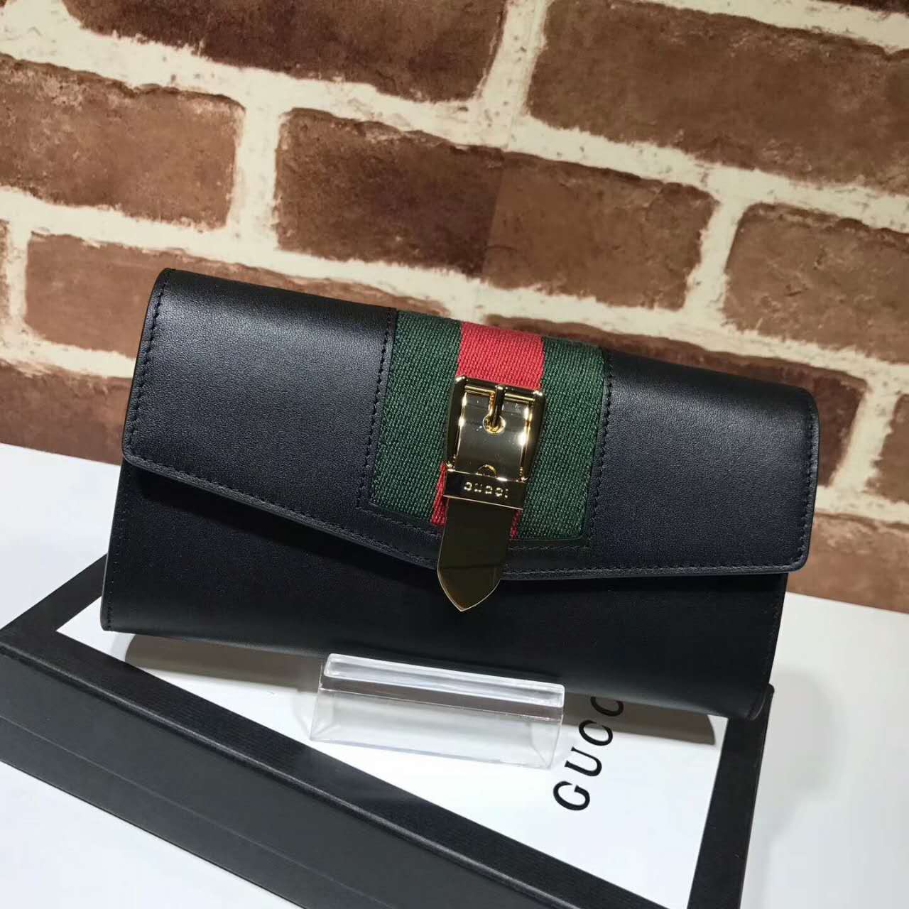 偽物グッチ 財布 2024新作GUCCI 二つ折り長財布 かぶせ式長財布 ゴールド金具 476084-4