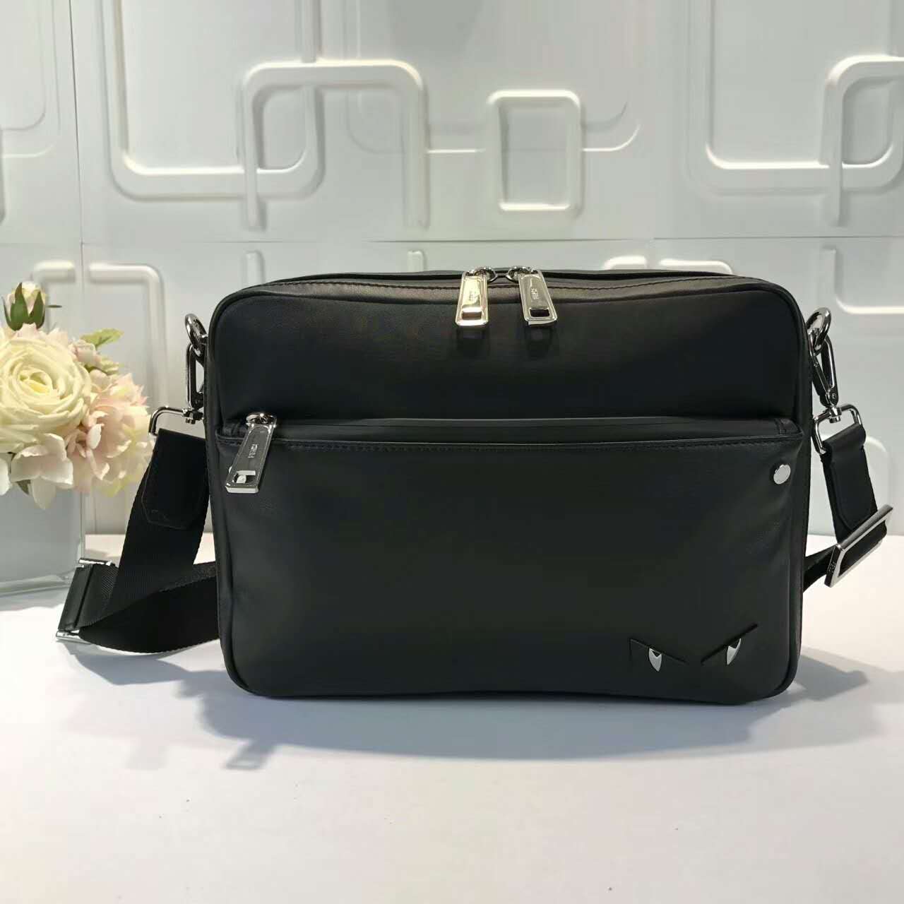 FENDI 偽物フェンディ バッグ 2024新作 メンズ シンプル ナイロン カジュアルバッグ fdb2812-1