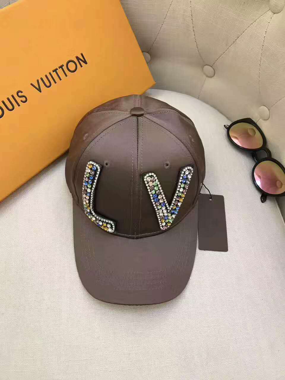 ルイヴィトンコピー 帽子 LOUIS VUITTON 2024新作 高品質 メンズ レディース スポーツキャップ lvm1752510-2