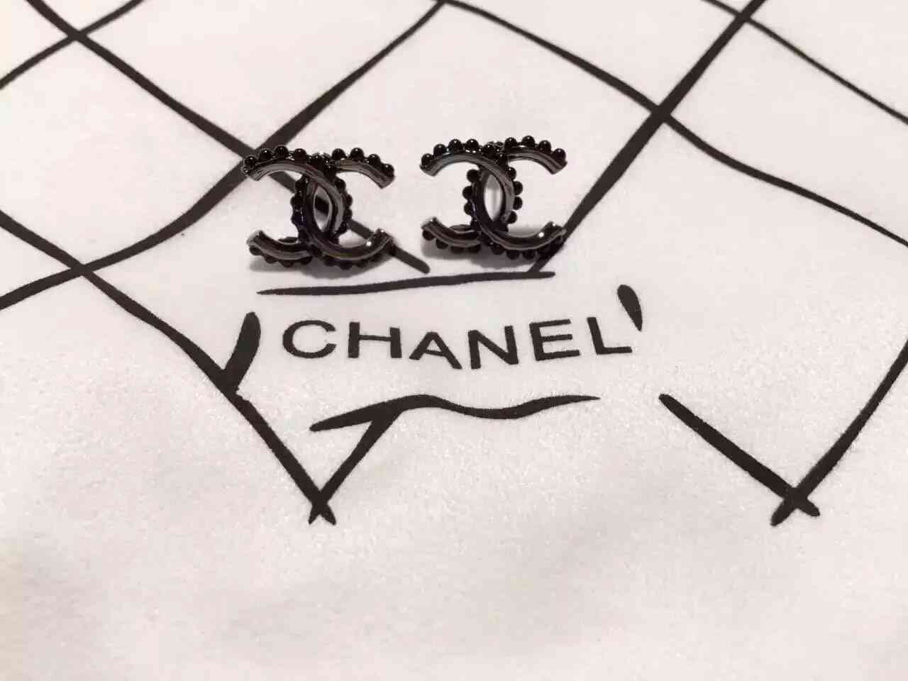 シャネルコピー ピアス CHANEL 2024秋冬新作 レディース 優雅なの品格が漂うおしゃれな ピアス chearrings160831-42