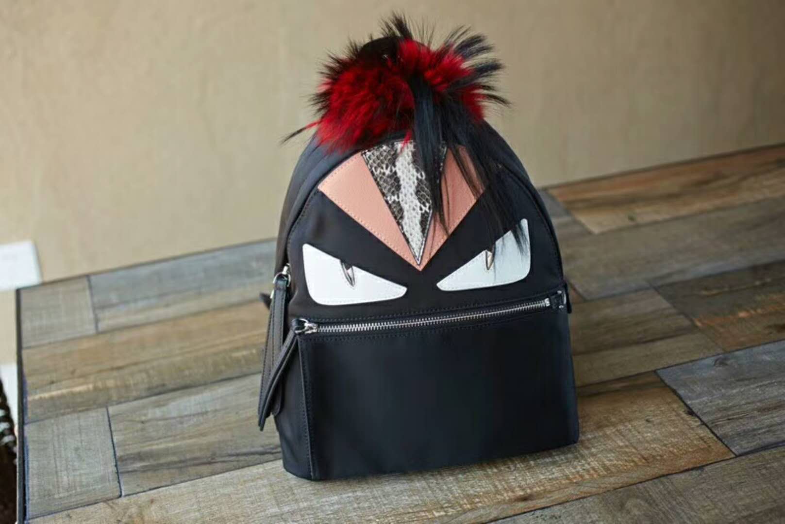 フェンディコピー バッグ FENDI 2024新作 バックパック 8BZ038