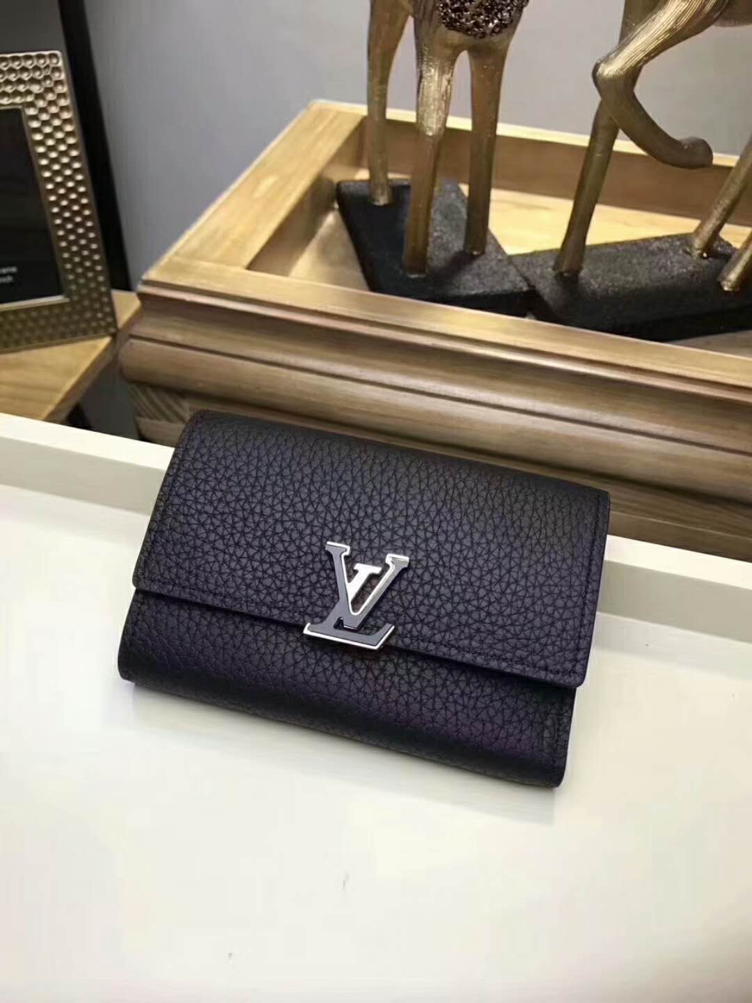 偽物ルイヴィトン 財布 2024新作 LOUIS VUITTON カードケース 三つ折り財布 小銭入れ lvM62157