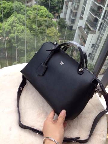 フェンディコピーバッグ 2014春夏新作 FENDI オシャレ レディース 2way 手提げショルダーバッグ ブラック F2350-8