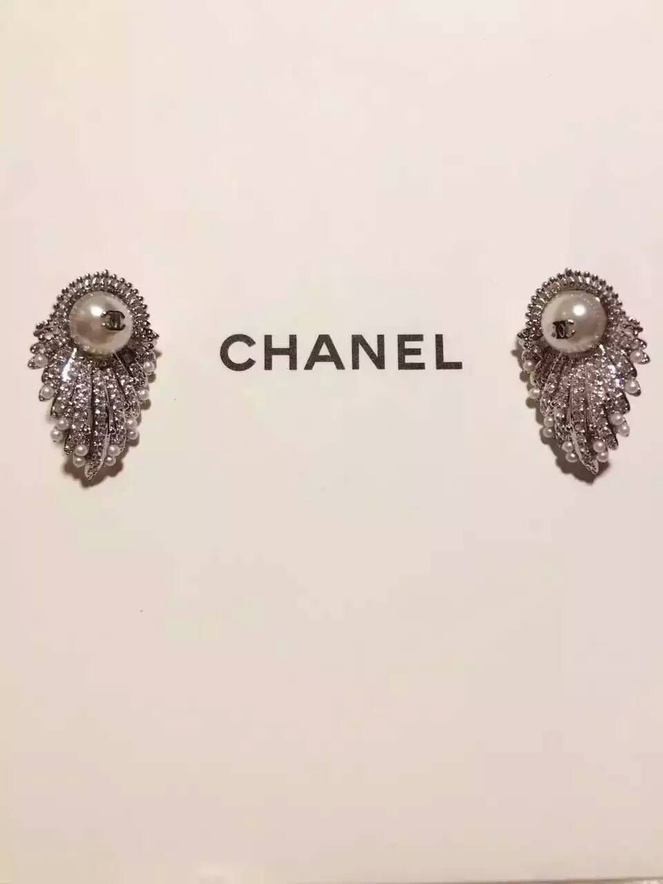 シャネルコピー ピアス CHANEL 2024秋冬新作 レディース 優雅なの品格が漂うおしゃれな ピアス chearrings160831-41