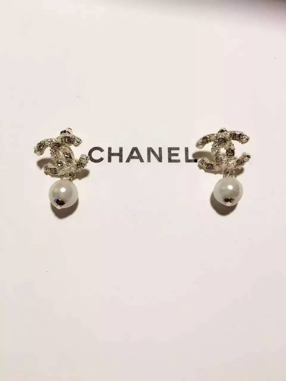 シャネルコピー ピアス CHANEL 2024秋冬新作 レディース 優雅なの品格が漂うおしゃれな ピアス chearrings160831-44