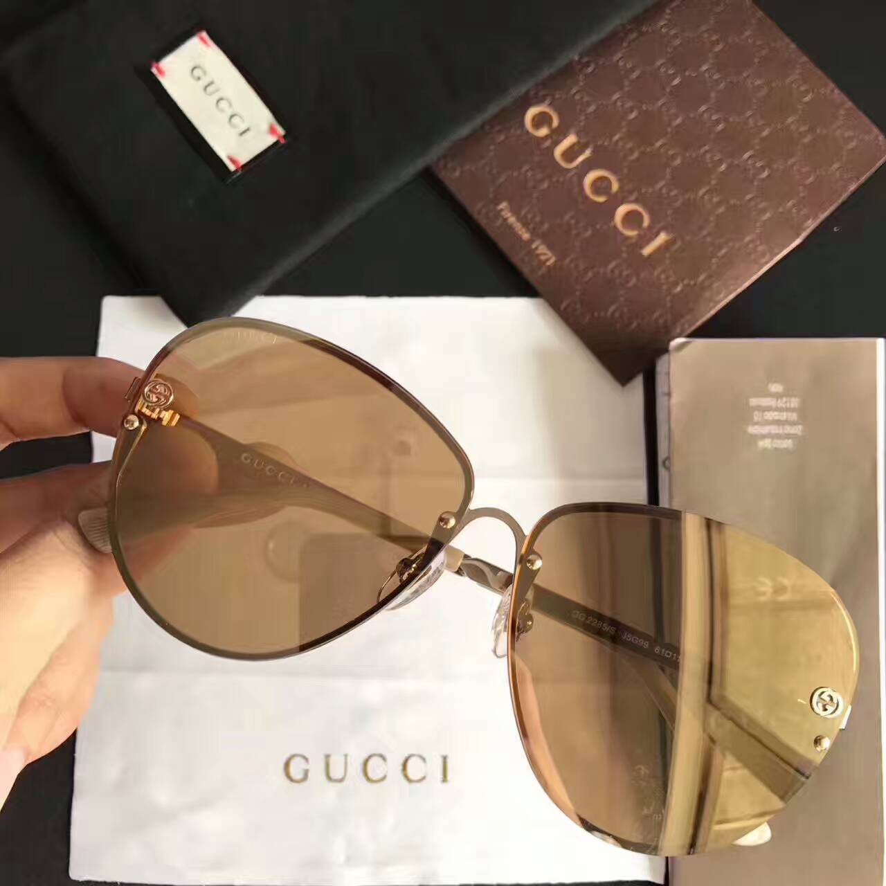 GUCCI 偽物グッチ サングラス 2024新作 マルチカラー ビッグフレーム サングラス giyj1751818-2