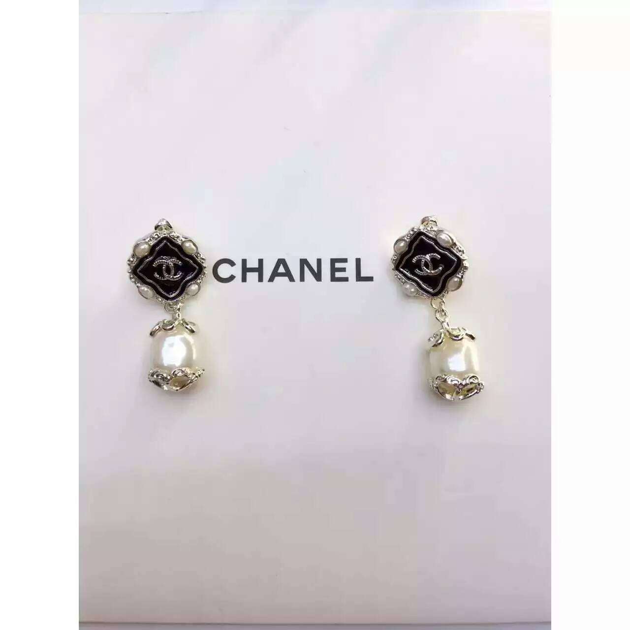 シャネルコピー ピアス CHANEL 2024秋冬新作 レディース 優雅なの品格が漂うおしゃれな ピアス chearrings160831-47