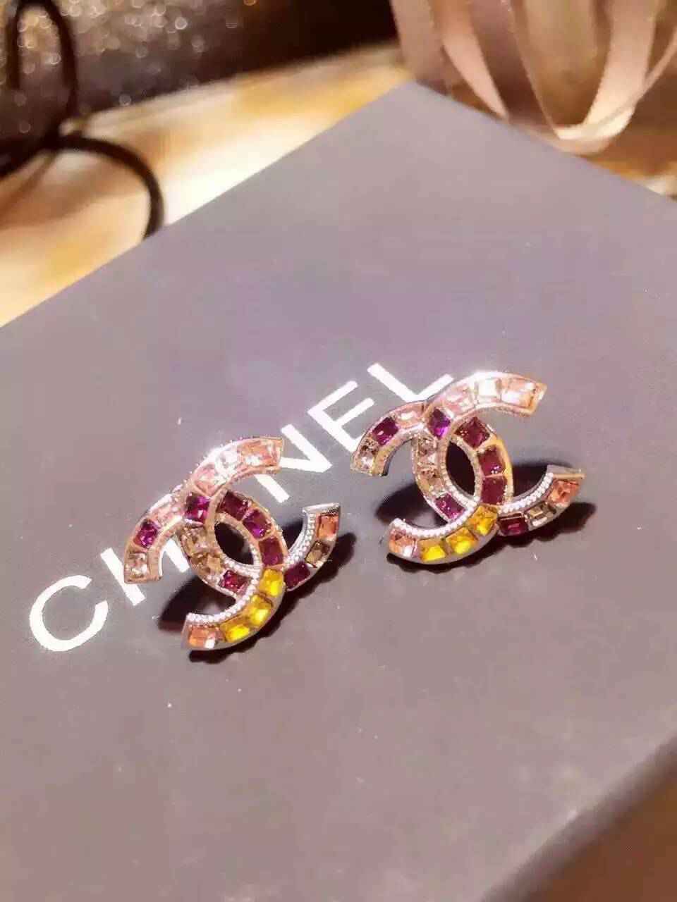 シャネルコピー ピアス CHANEL 2024秋冬新作 レディース 優雅なの品格が漂うおしゃれな ピアス chearrings160831-30