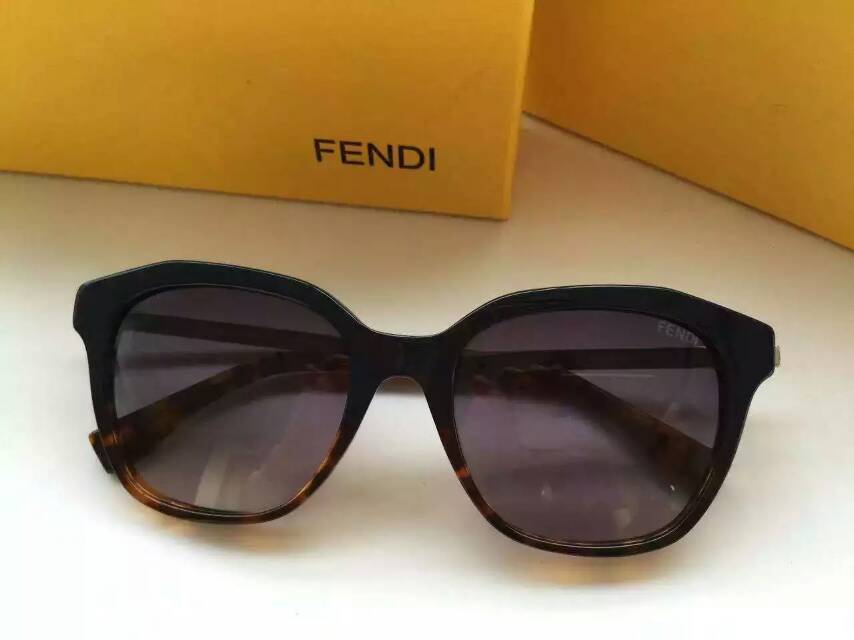 2024春夏新作 フェンディコピー サングラス FENDI レディース UVカット サングラス fdglass150713-4