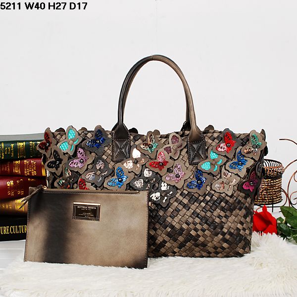 BOTTEGA VENETA 新作 ボッテガヴェネタコピー ブラウン レディース 人気 編み込み トートバッグ BV5211-21