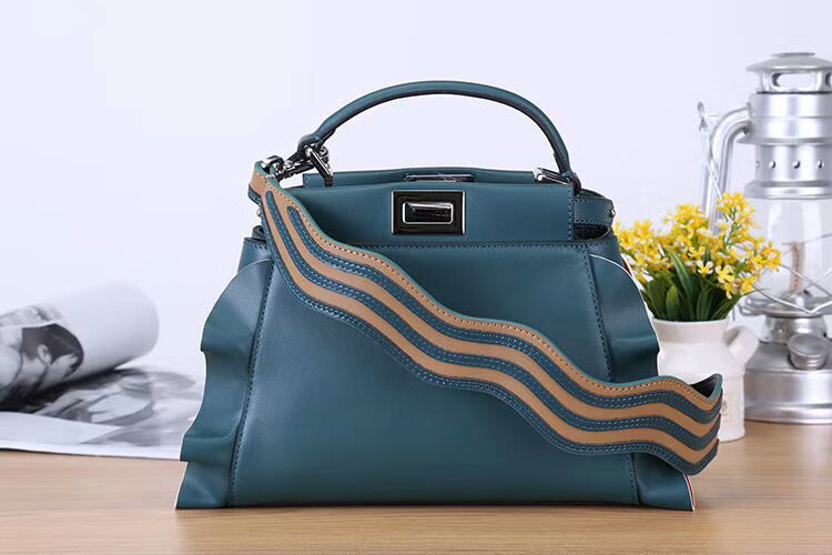 FENDI 偽物フェンディ バッグ 2024新作 ファッション 手提げショルダーバッグ fdb2706-1