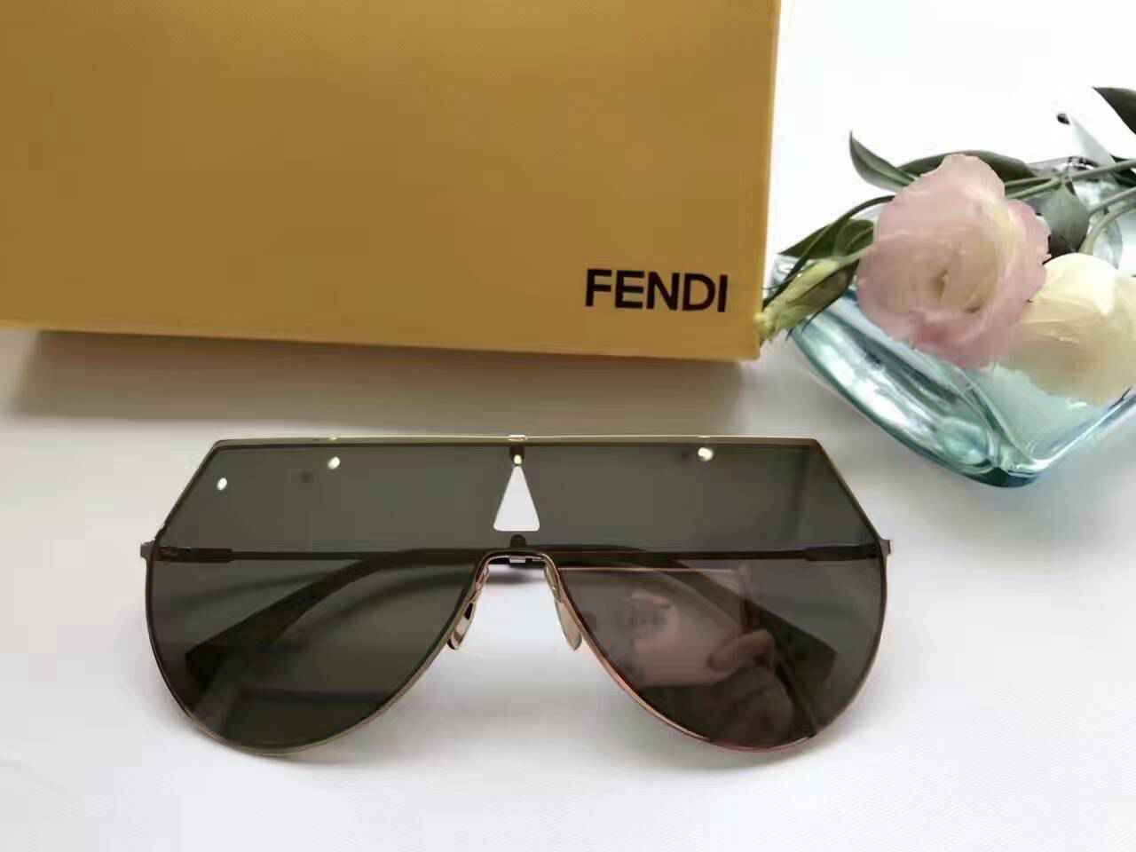 フェンディコピー サングラス FENDI 2024秋冬新作 上質で UVカット サングラス fdglass161029-4