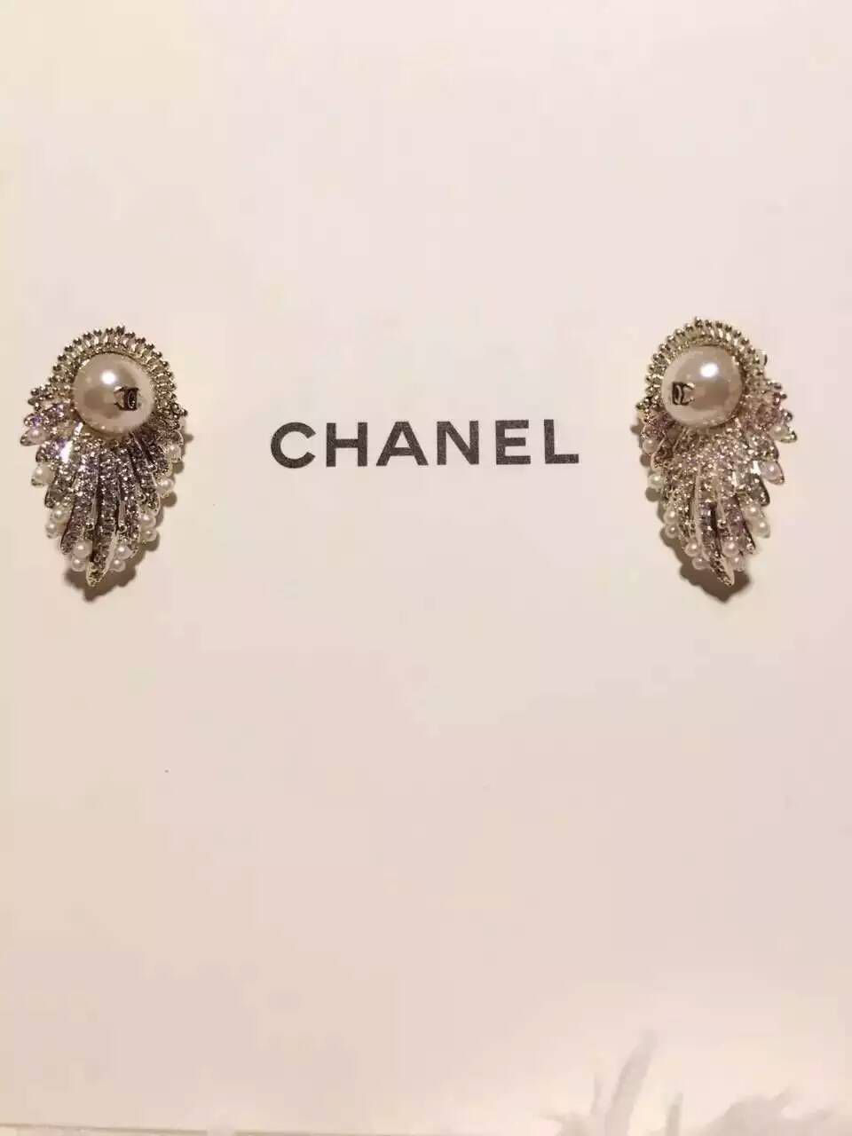 シャネルコピー ピアス CHANEL 2024秋冬新作 レディース 優雅なの品格が漂うおしゃれな ピアス chearrings160831-40