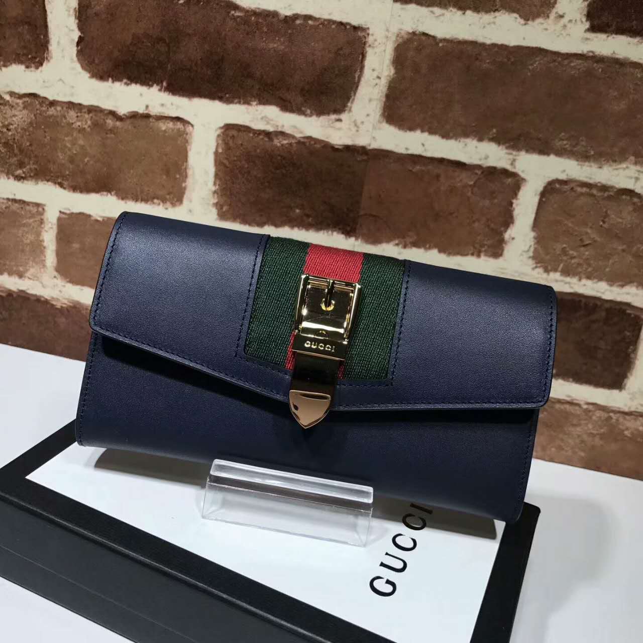 偽物グッチ 財布 2024新作GUCCI 二つ折り長財布 かぶせ式長財布 ゴールド金具 476084-1