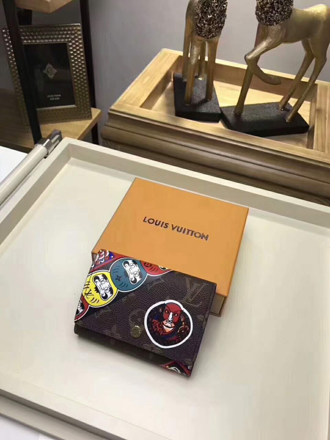 偽物ルイヴィトン 財布 2024新作 LOUIS VUITTON モノグラム プリント 三つ折り財布 lvM67253