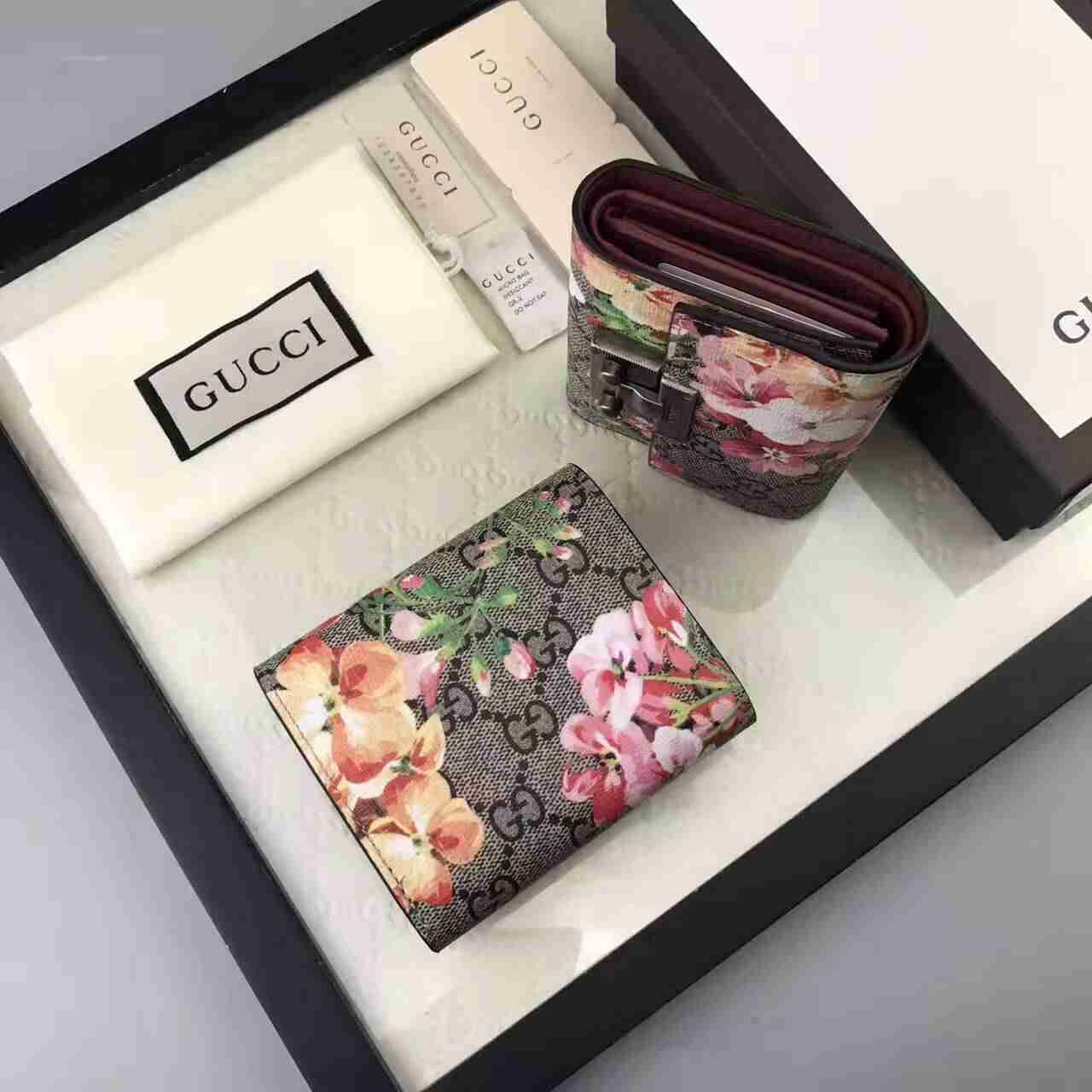 グッチコピー 財布 2024新作 GUCCI パッドロック式 折り畳み財布 453155-1