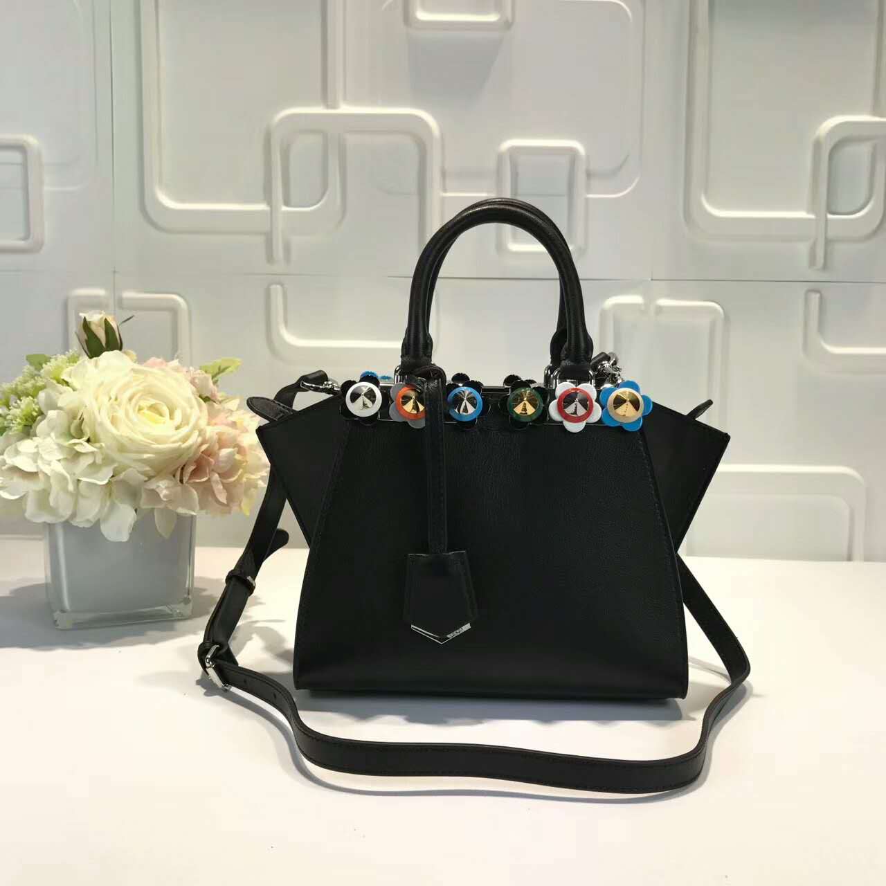 FENDI 偽物フェンディ バッグ 2024新作 レディース 迷彩スタッズ ショルダー付 ハンドバッグ fdb2684-1