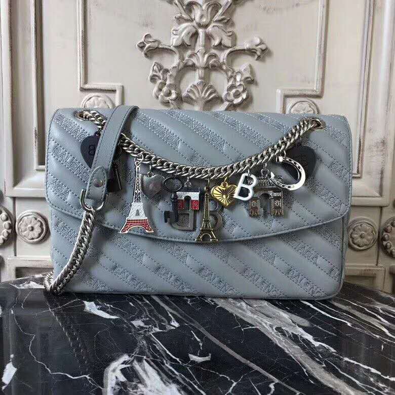 バレンシアガコピー バッグ 2024新作 BALENCIAGA BB ラウンド M CHARMS bl180929p100