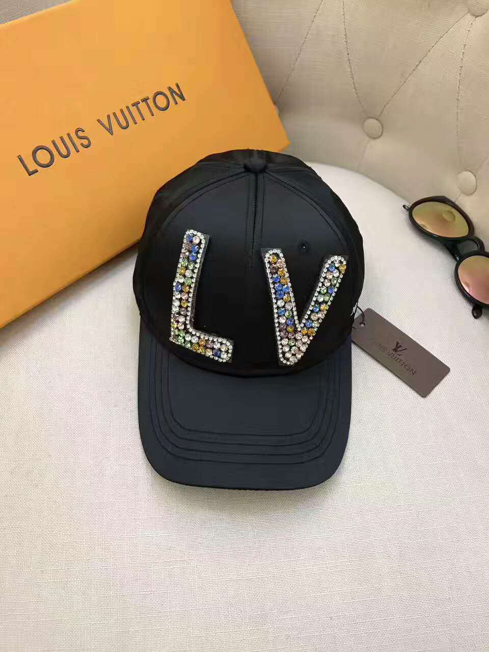 ルイヴィトンコピー 帽子 LOUIS VUITTON 2024新作 高品質 メンズ レディース スポーツキャップ lvm1752510-1