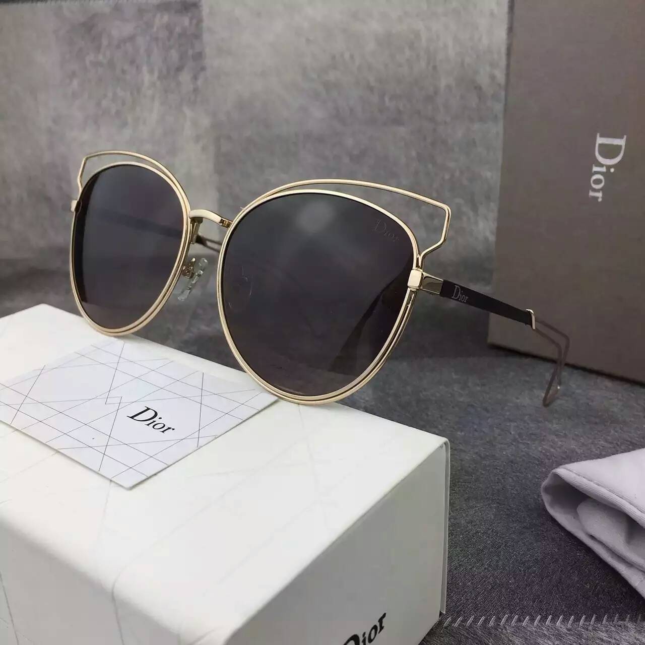 ディオールコピー サングラス CHRISTIAN DIOR 2024春夏新作 オシャレ UVカット 眼鏡 drglass160314-5