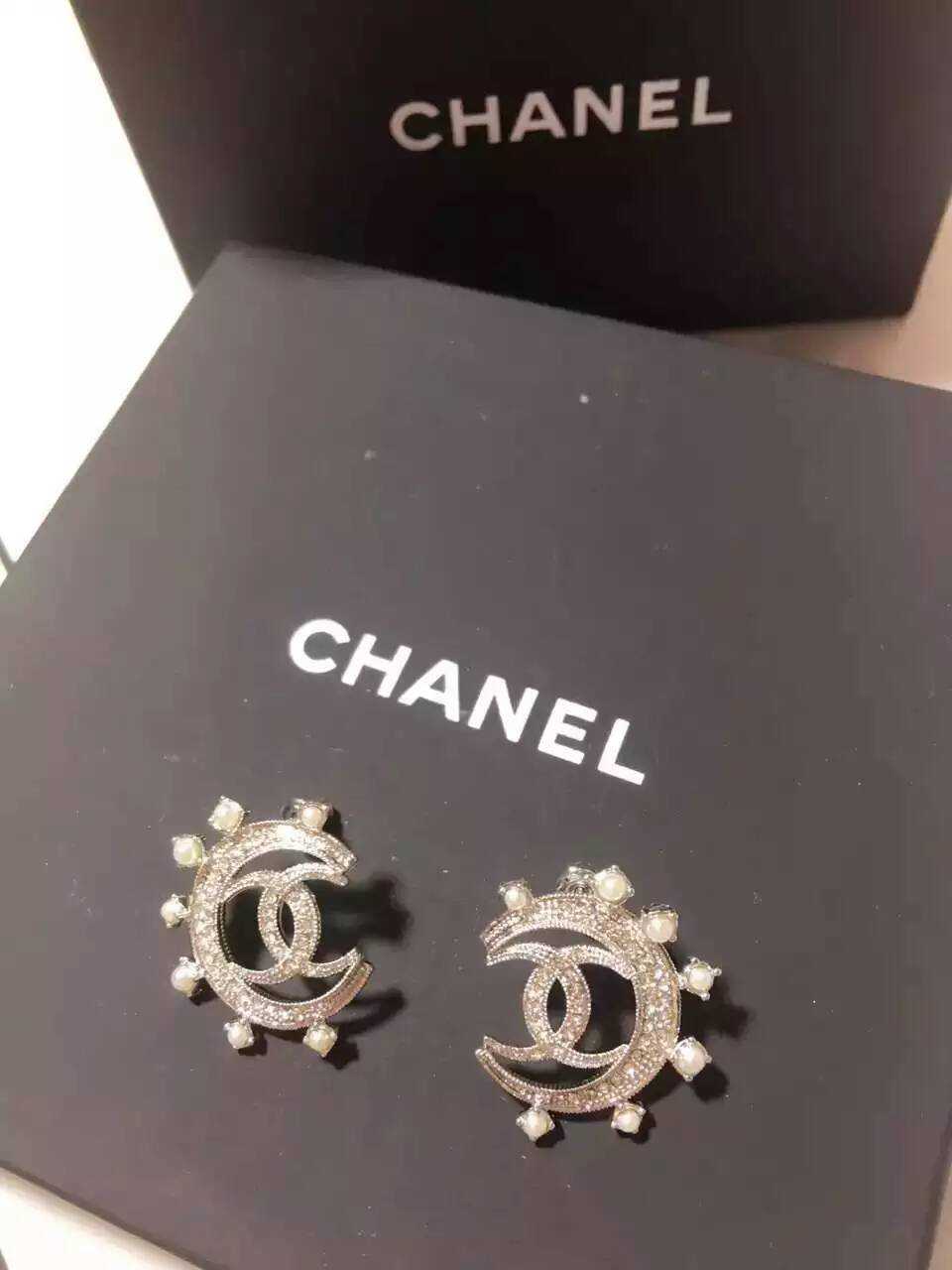 シャネルコピー ピアス CHANEL 2024秋冬新作 レディース 優雅なの品格が漂うおしゃれな ピアス chearrings160831-34