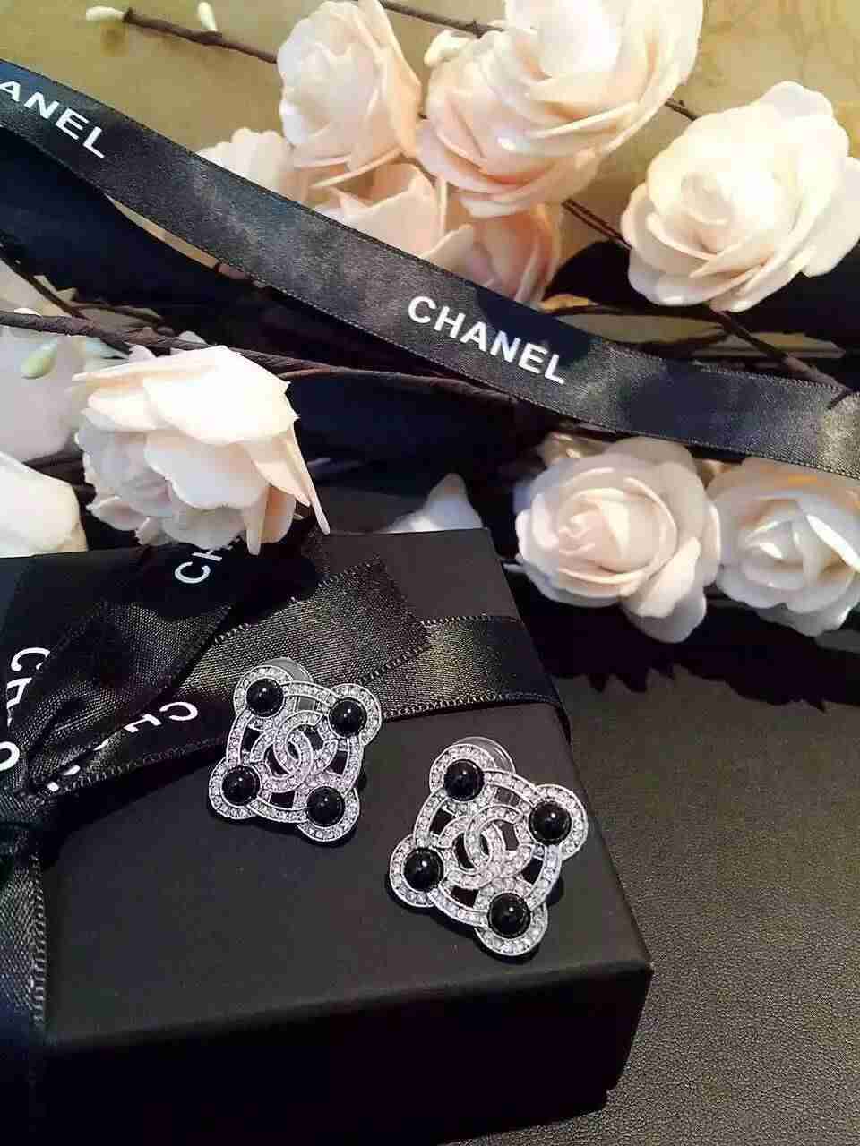 シャネルコピー ピアス CHANEL 2024秋冬新作 レディース 優雅なの品格が漂うおしゃれな ピアス chearrings160831-14