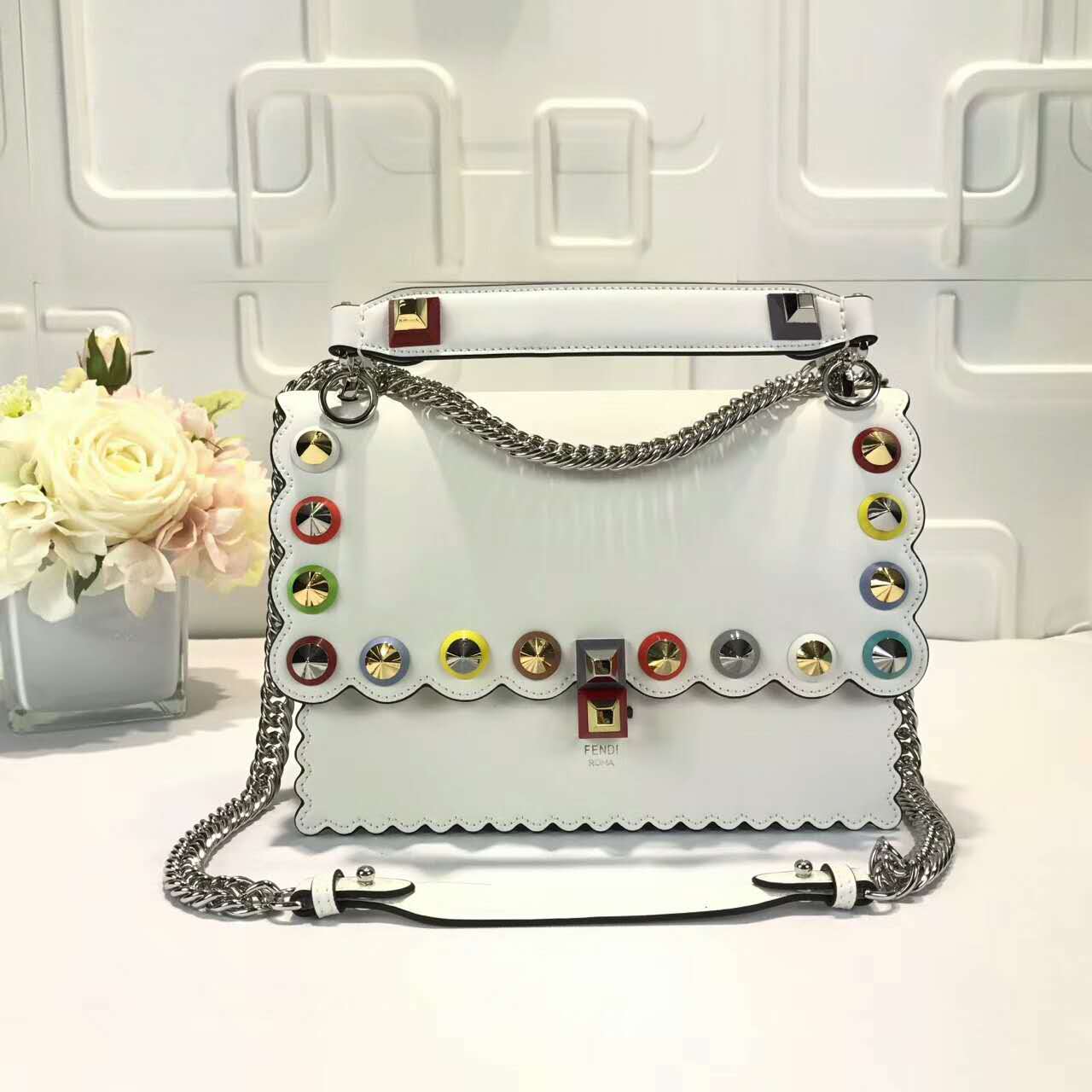 FENDI 偽物フェンディ バッグ 2024新作 迷彩スタッズ チェーン斜め掛けショルダーバッグ fdb8035-4