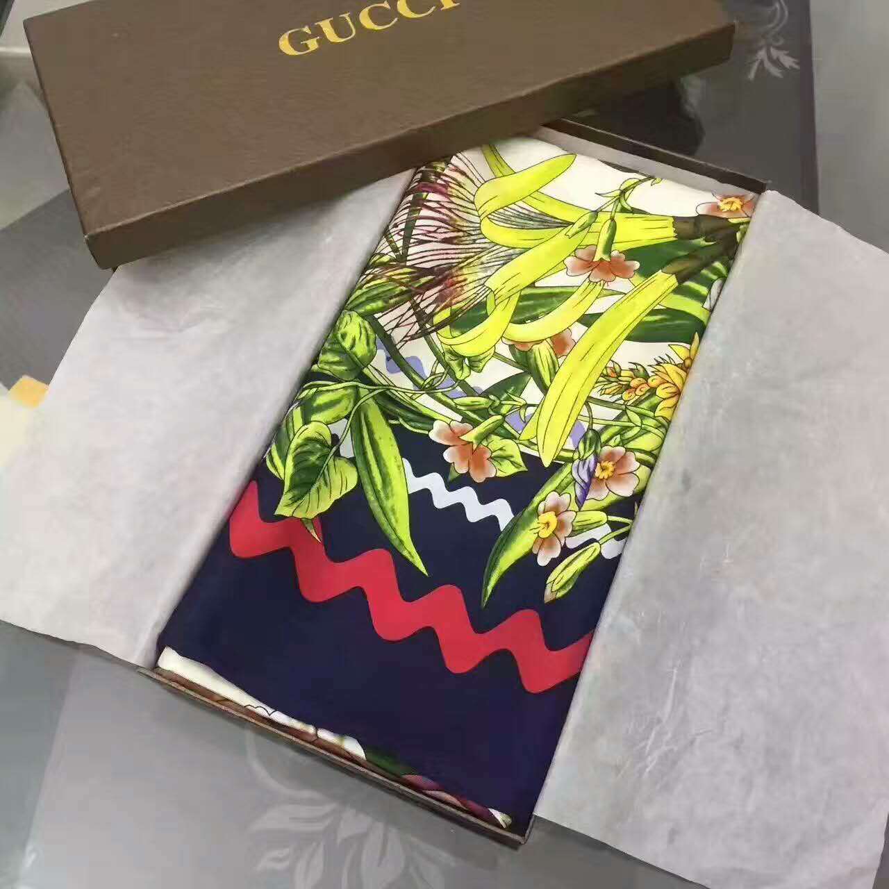 GUCCI 偽物グッチ スカーフ 2024新作 レディース 高貴の気質 カジュアル スカーフ giwj1751722-4