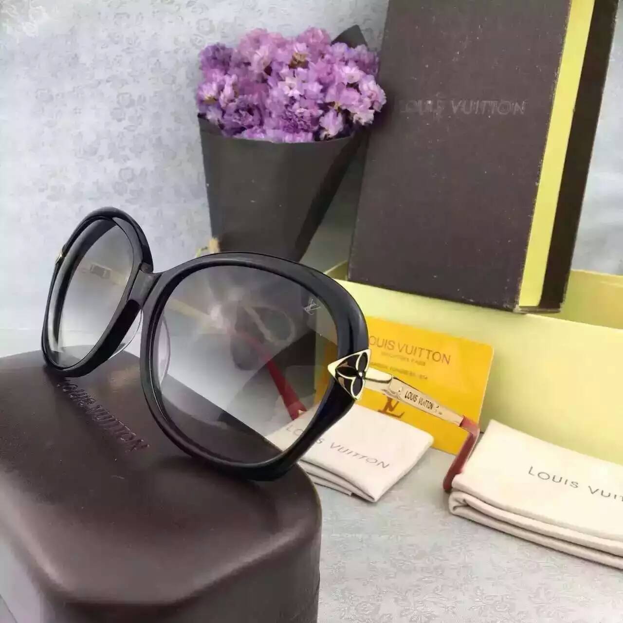 2024春夏新品 ルイヴィトンコピー サングラス 独特な魅力 LOUIS VUITTON 日除け UVカット 眼鏡 lvglass160606-2