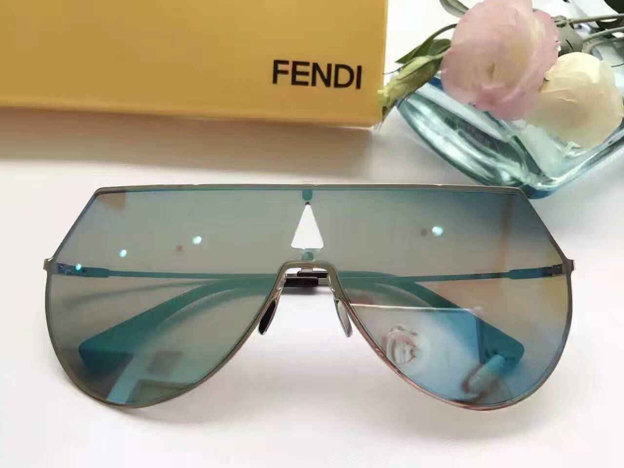 フェンディコピー サングラス FENDI 2024秋冬新作 上質で UVカット サングラス fdglass161029-1