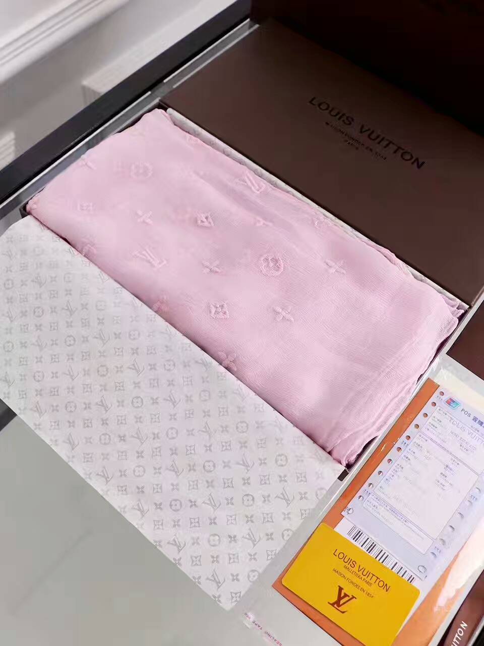 ルイヴィトンコピー スカーフ LOUIS VUITTON 2024新作 レディース マルチファンクション スカーフ lvmuffler1751720-4