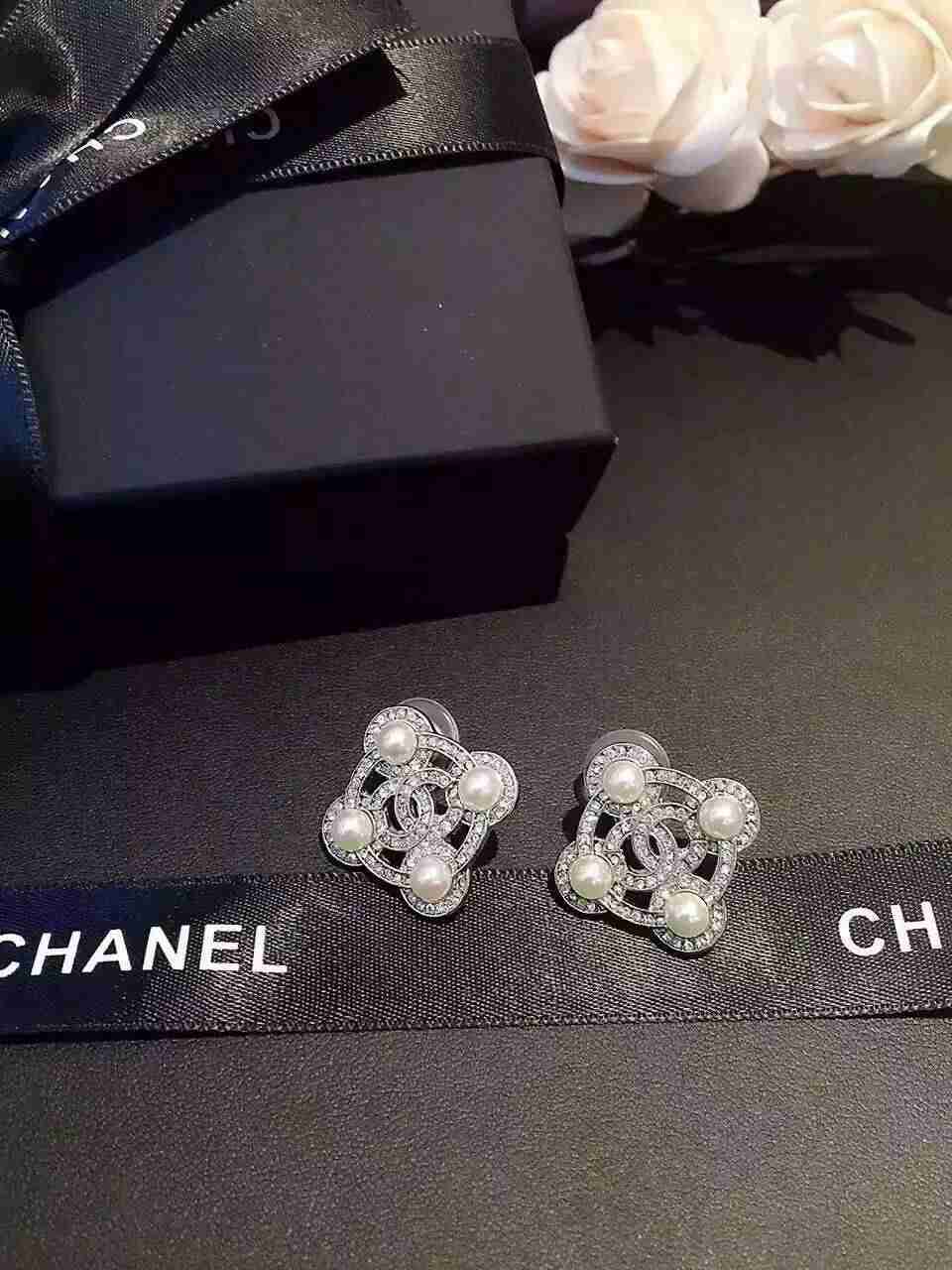 シャネルコピー ピアス CHANEL 2024秋冬新作 レディース 優雅なの品格が漂うおしゃれな ピアス chearrings160831-12