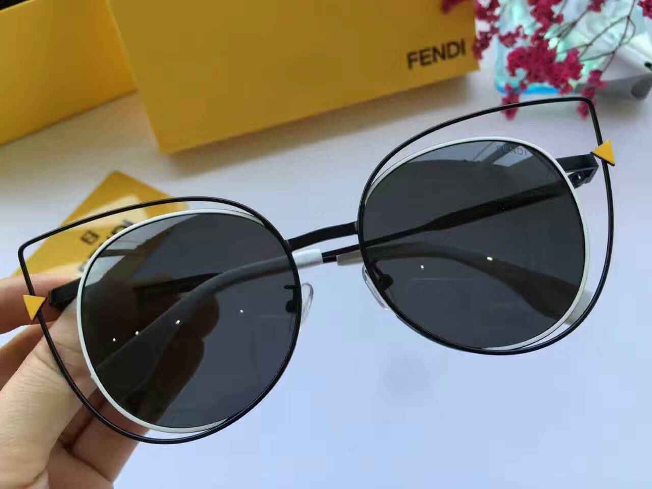 フェンディコピー サングラス FENDI 2024秋冬新作 UVカット ファッション サングラス fdglass160917-1