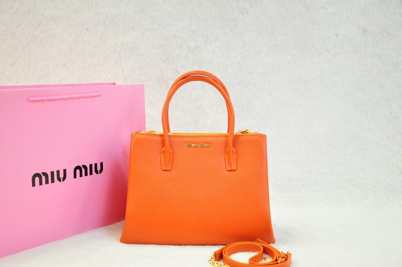 2014春夏新作 ミュウミュウコピー バッグ MIUMIU オレンジ original leather 人気 レディース 2way手提げ/ ハンドバッグ 0941-2