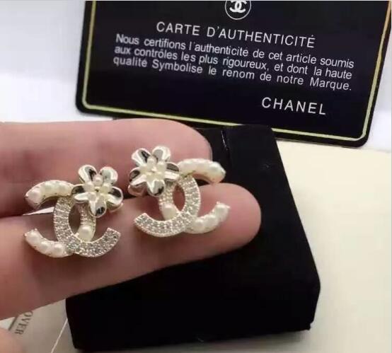 シャネルコピー ピアス CHANEL 2024秋冬新作 レディース 優雅なの品格が漂うおしゃれな ピアス chearrings160831-51