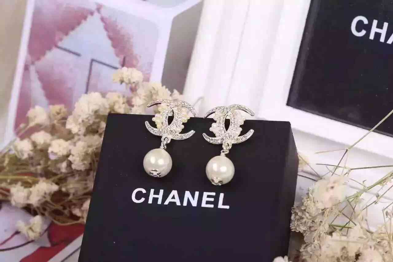 シャネルコピー ピアス CHANEL 2024秋冬新品 レディース 独特な魅力 ピアス chearrings160909-16