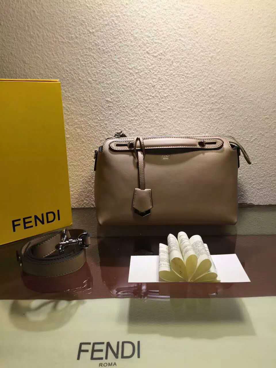 偽物フェンディ バッグ 2024新作 FENDI レディース ポシェット ショルダーバッグ fdbag2531-8