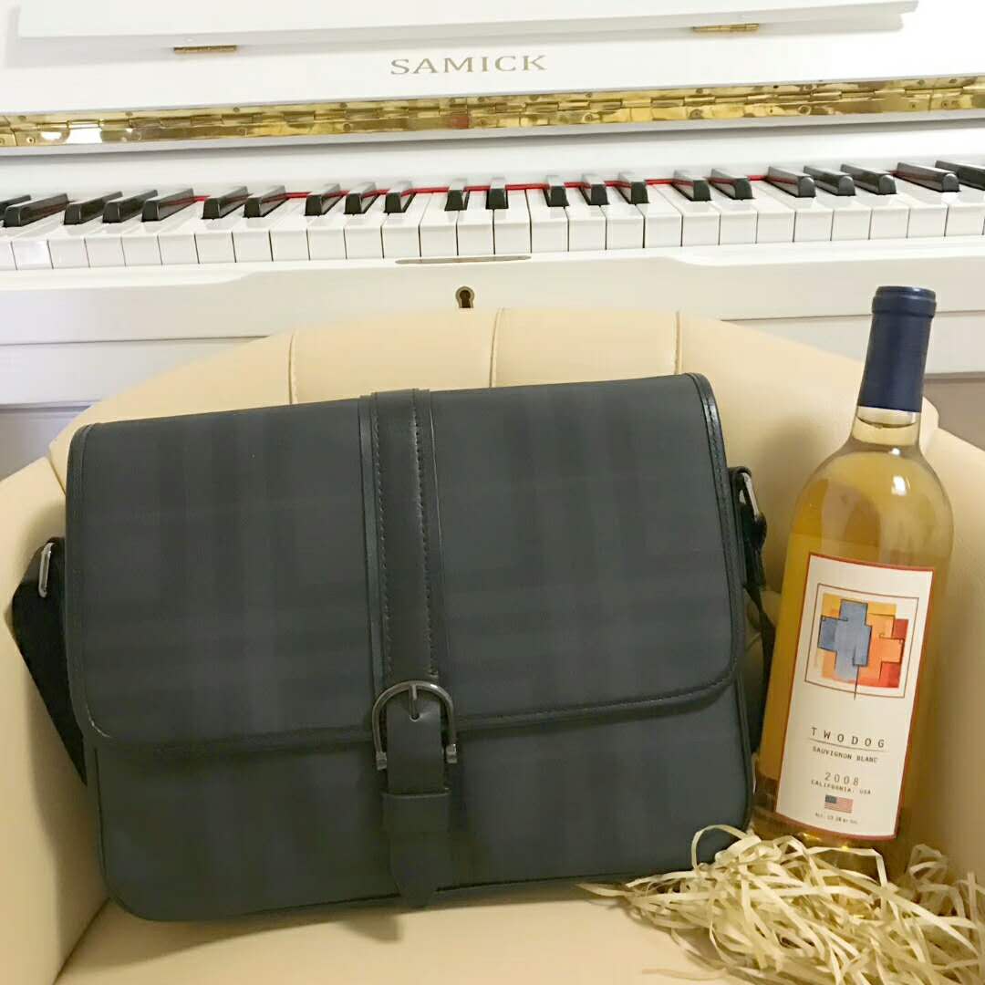 バーバリーコピー バッグ BURBERRY 2024新作 メンズ ナイロン カジュアルバッグ bur7717