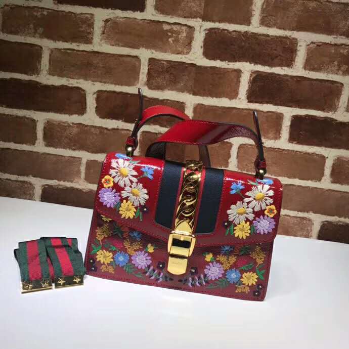 グッチバッグコピー GUCCI 2024新作 シルヴィ エンブロイダリー スモール ショルダーバッグ 421882