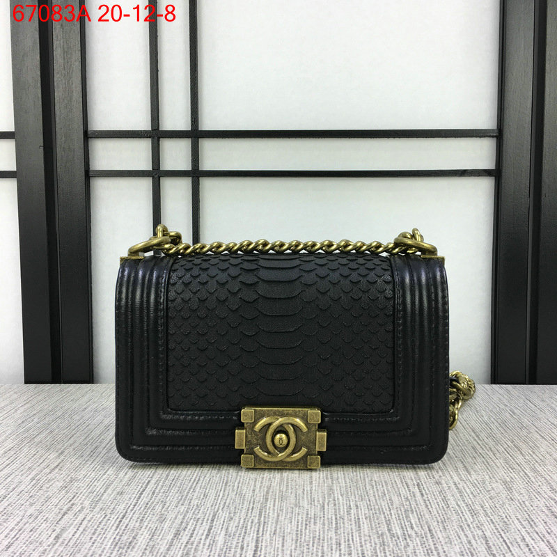 シャネルコピー バッグ 新作 CHANEL ブラック エナメル LEYBOY チェーンショルダーバッグ chbag67083A-2