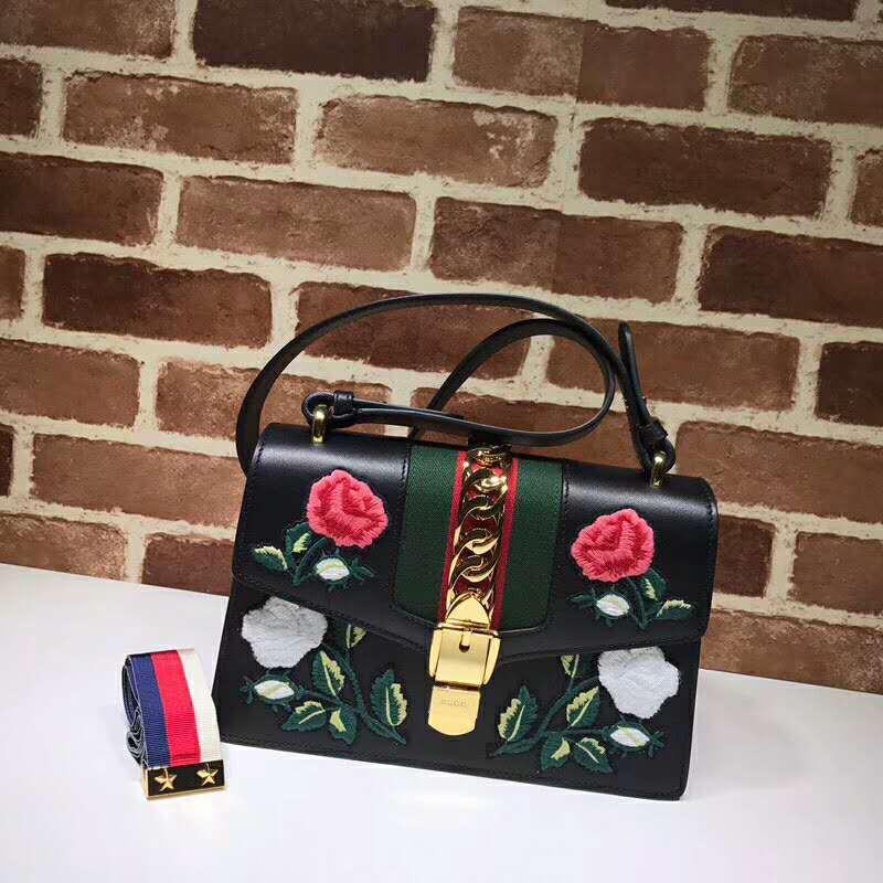 グッチバッグコピー GUCCI 2024新作 シルヴィ エンブロイダリー スモール ショルダーバッグ 421882