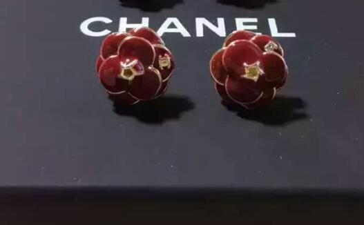 シャネルコピー ピアス CHANEL 2024秋冬新作 レディース 優雅なの品格が漂うおしゃれな ピアス chearrings160831-53