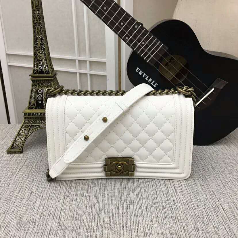 シャネルバッグコピー 2025新作 BOY CHANEL ハンドバッグ ch67086-1