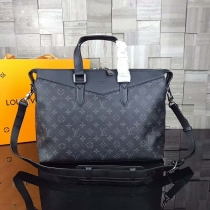 ルイヴィトン偽物 バッグ LOUIS VUITTON 2024新作 ブリーフケース・エクスプローラー M40566