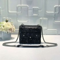 FENDI 偽物フェンディ バッグ 2024新作 ミニ フリンジ ショルダーバッグ 2792-12