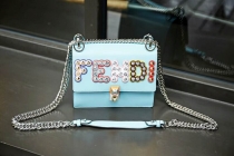 フェンディコピー バッグ FENDI 2024新作 ミニ キャナイ 8M0381